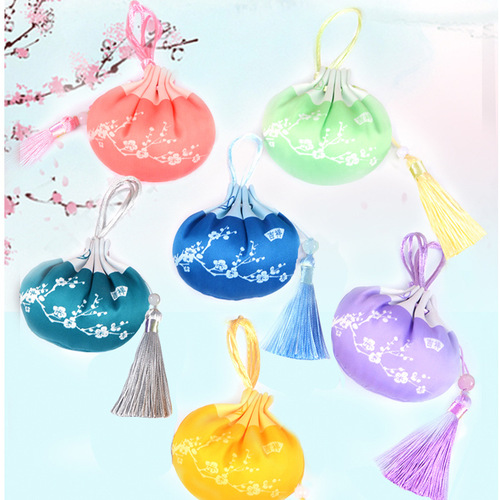 Wholesale plum blossom palace sachet empty bag Hanfu accessories coin purse car pendant plum blossom fresh tassel sachet