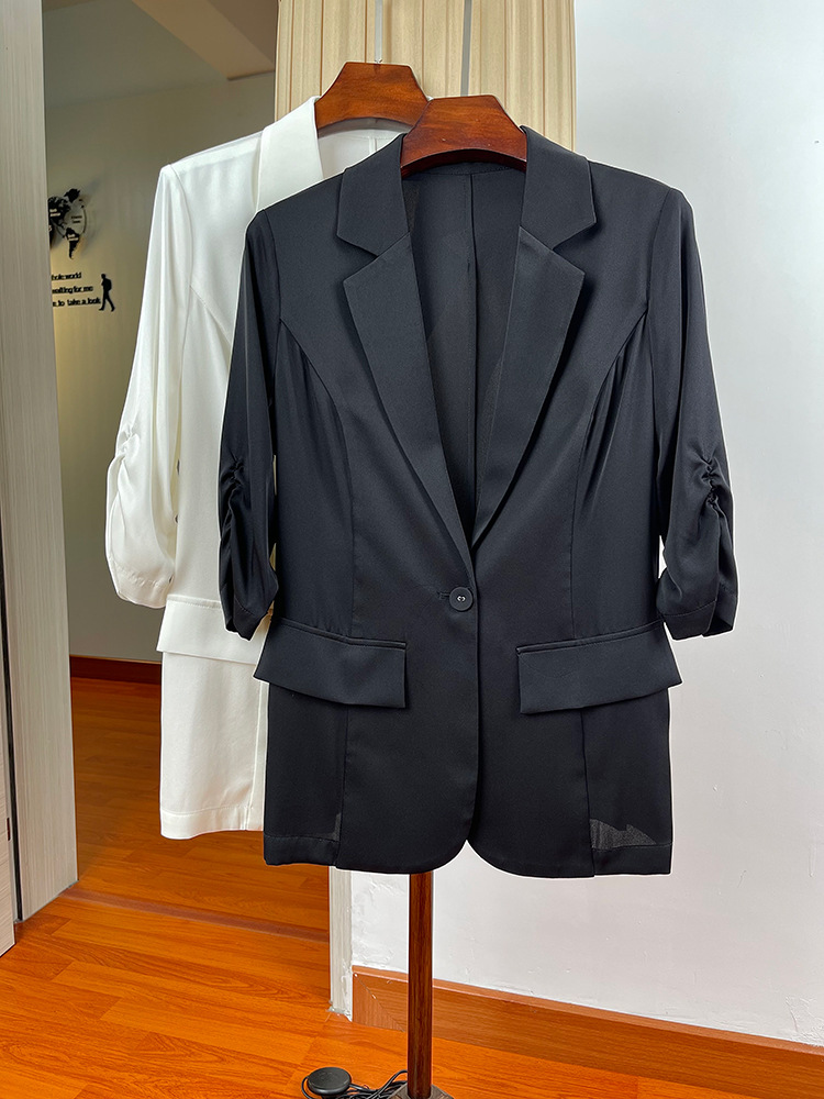 Qadın nazik ipək jaket və kostyum üstü
