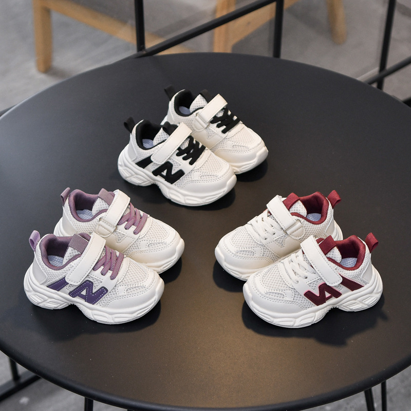 Una primavera de 2025 zapatos deportivos para niños de 1 - 6 años de edad, zapatos de corrida de malla, zapatos de suela suave para niñas