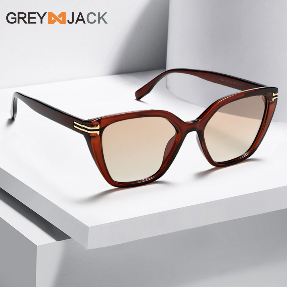 Fashionable glasses solar-powered