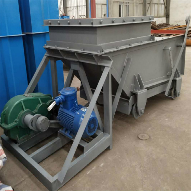 矿用K型往给煤机 往给煤机是用来给煤或其他松散的颗粒材料喂料