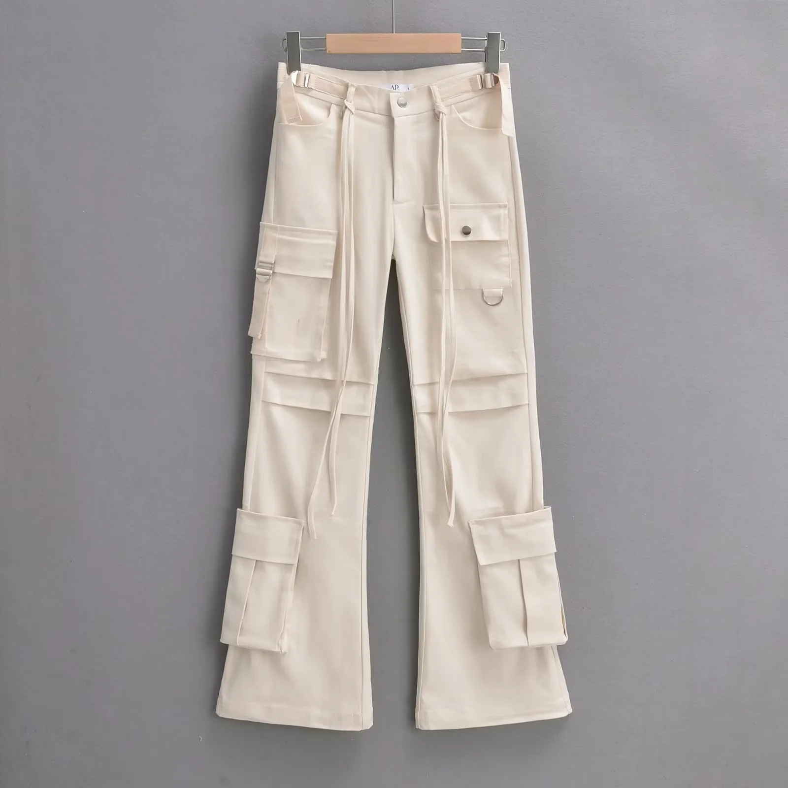 Flared pants with pockets