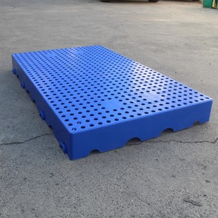 Jieyang manufacturers wholesale thickened plastic moisture-proof board pet dung leakage floor pad raised round hole moisture-proof pad