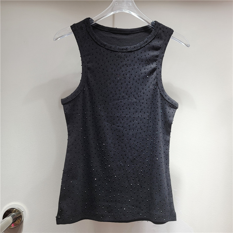 El nuevo diamante caliente de la industria pesada en el verano de 2025 está lleno de estrellas del cielo, diseño de nicho, chalecos cortos, tirantes y blusas para mujeres de fondo.