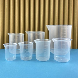 塑料瓶、壶;量筒、量杯;镊子