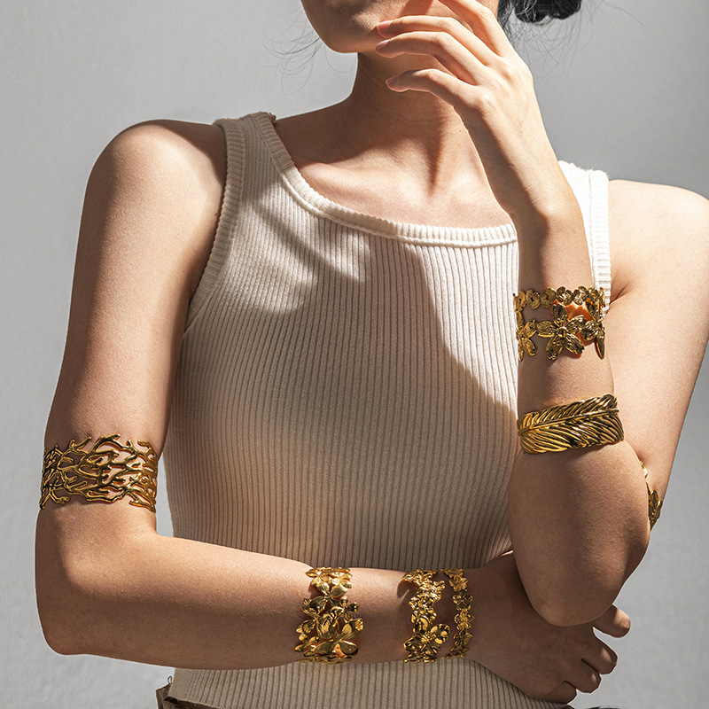 Tina transfronteriza estilo europeo y americano pulsera de flores de acero inoxidable temperamento de titanio de acero de 18k pulsera de oro INS joyas de estilo image 3