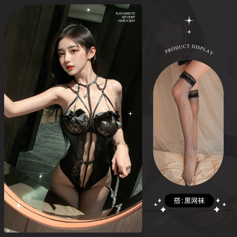 블랙 점프수트 + 블랙 망사스타킹