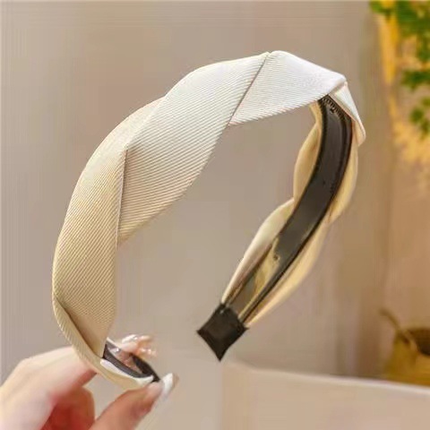 Retro Hair Band Women's Twist Wash Hair Bundles Pressed Hair Hoop Cyber Celebrity Hair Clip All-match Outgoing Braid Hair Band Advanced Sense