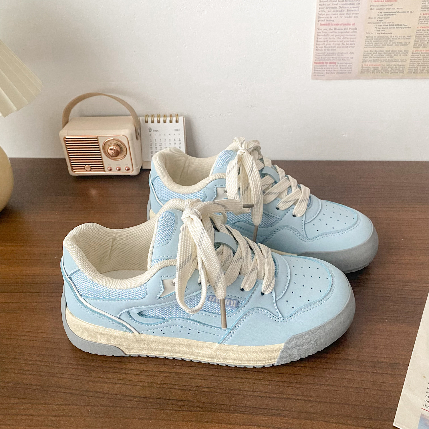 White retro universal GAT shoes platform
