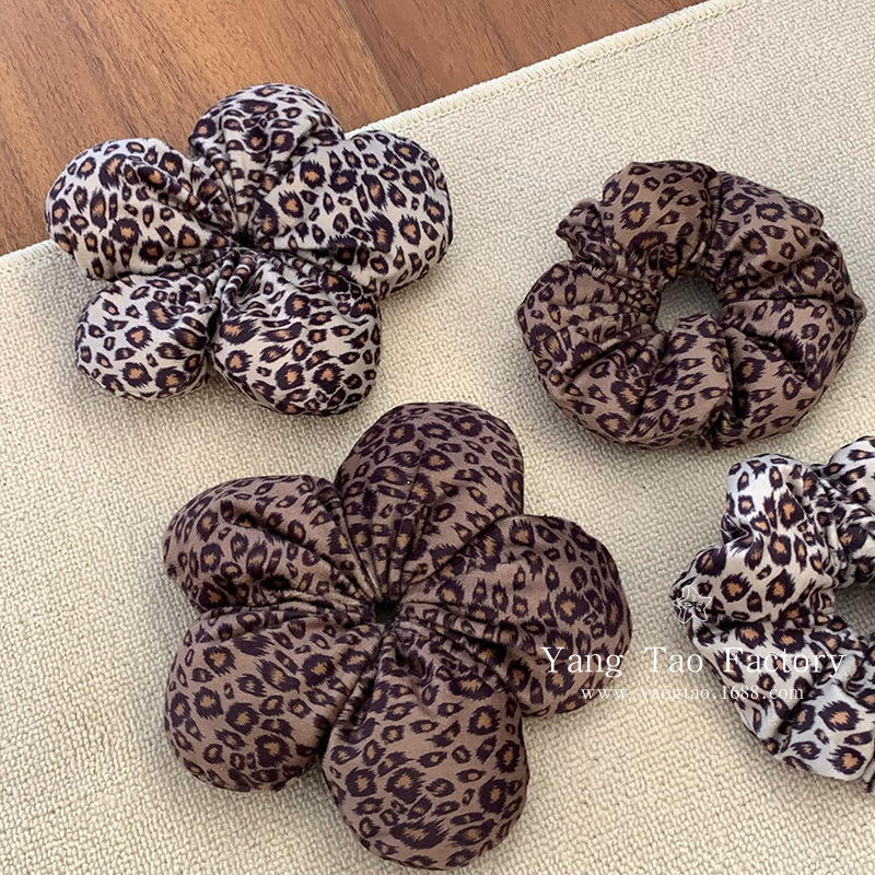Otoño y invierno nuevo patrón de leopardo flor de algodón anillo de cabello femenino de alto nivel detrás de la cabeza flor temperamento bola de cabello adornos de cabello