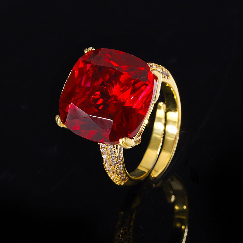 2024 Zhuangshengsheng Jewelry Fondo de cobre chapado en oro simulación de moda retro corindón gordo anillo cuadrado femenino al por mayor 16*16