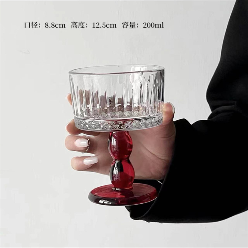 빨간 잔-다이아몬드