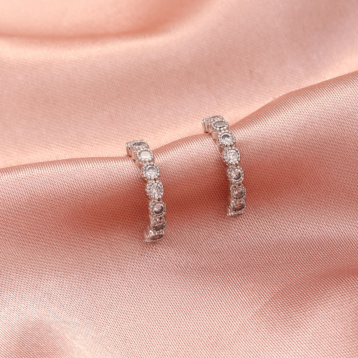 short trend earrings with zircon