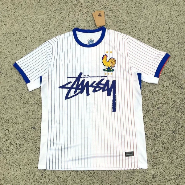 2425 France away