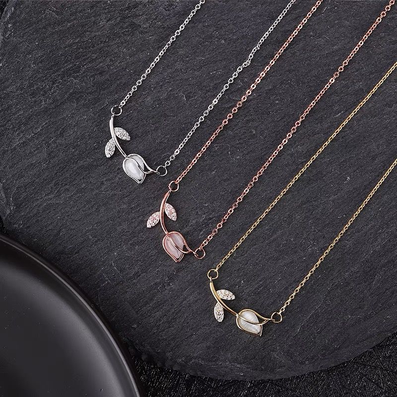 Parelmoer tulp ketting voor dames luxe bloemen collier_voghion.com