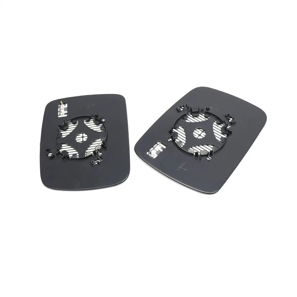 LR013775 LR013774 is suitable for 11-15 Land Rover Discovery 2 with heated reversing mirror lens