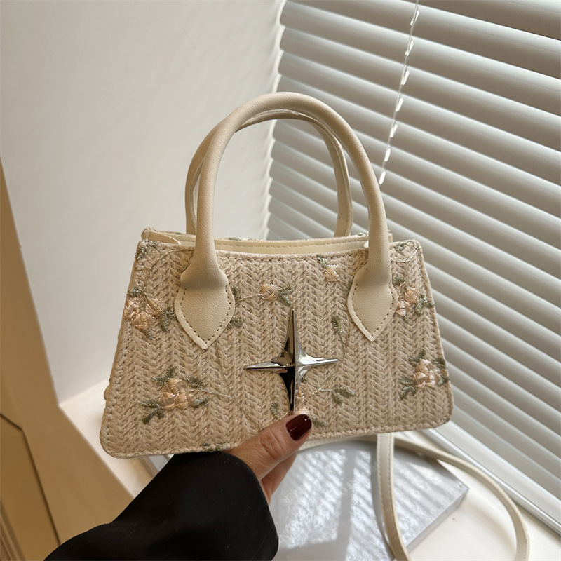 Bolsas de paja de moda populares bolsas de nicho 2025 nuevas bolsas de mujer flores bordadas bolsas de hombro dulces mochilas