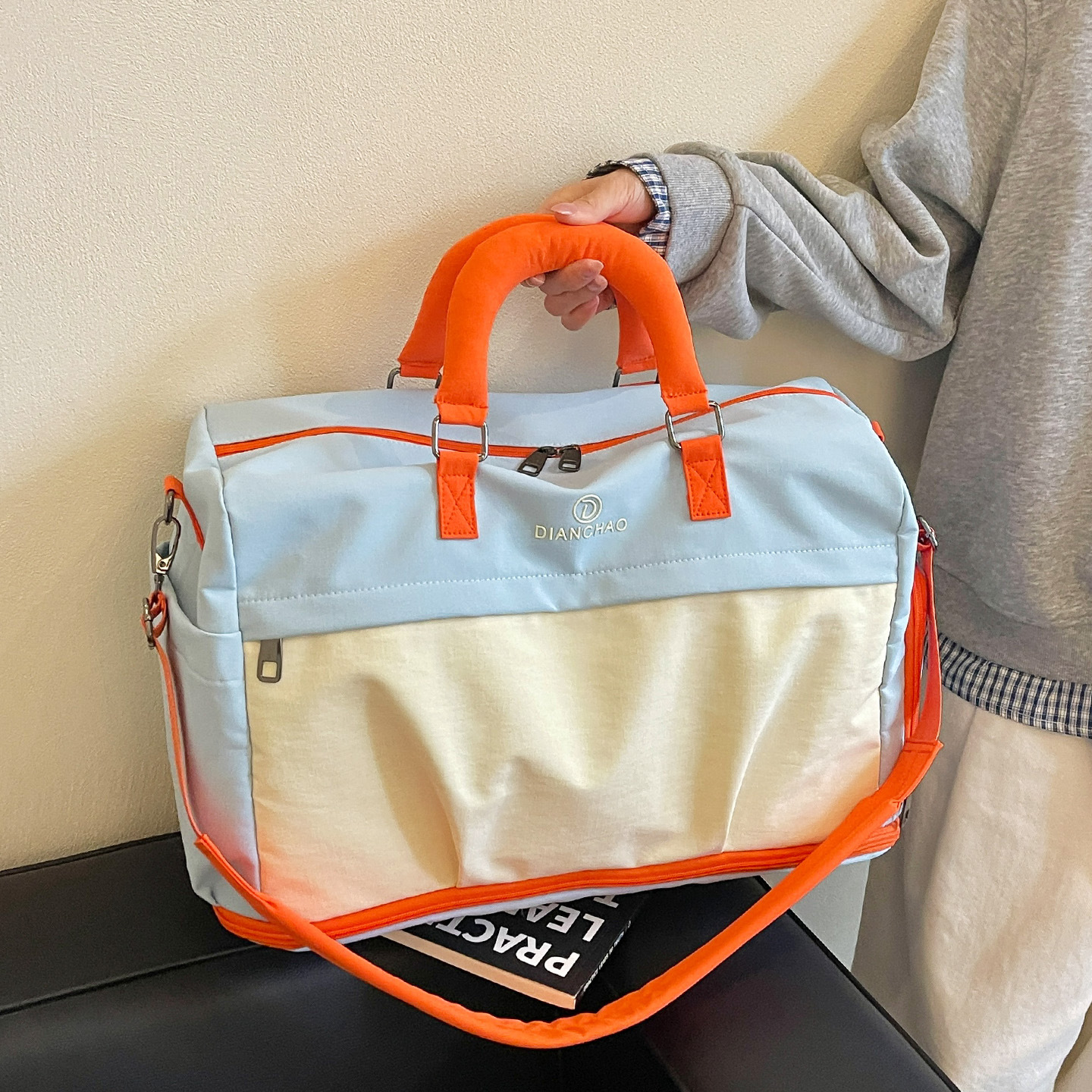 Large-capacity short-trip travel bag, color-blocked sports yoga swimming fitness bag, expandable carry-on storage bag, luggage bag