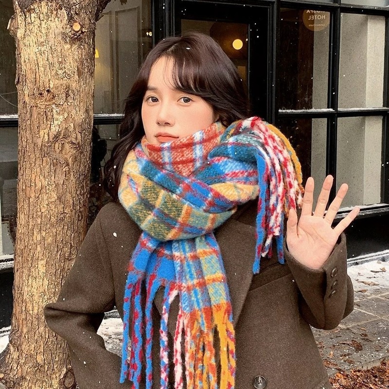 冬のカラーの格子のマフラーの男女のタイプのフリンジカップルの雰囲気感のマフラーは厚くて広くて暖かいです。|undefined