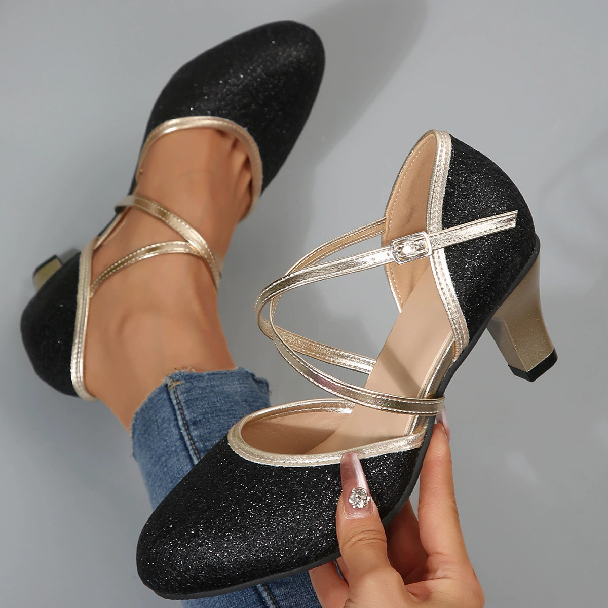 Новые стильные босоножки на высоком каблуке с перекрестными ремешками и пряжкой, осень-зима 2025, женские, большие размеры, оптовая партия для внешней торговли и трансграничных поставок.