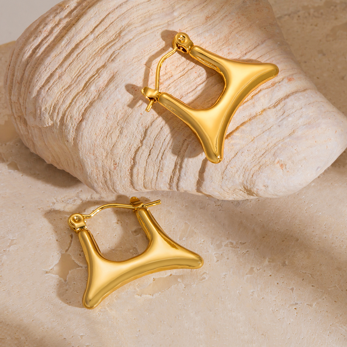Pendientes de acero de titanio geométrico de personalidad de moda de estilo ins europeo y americano Pendientes de acero inoxidable de alta calidad de oro de 18k