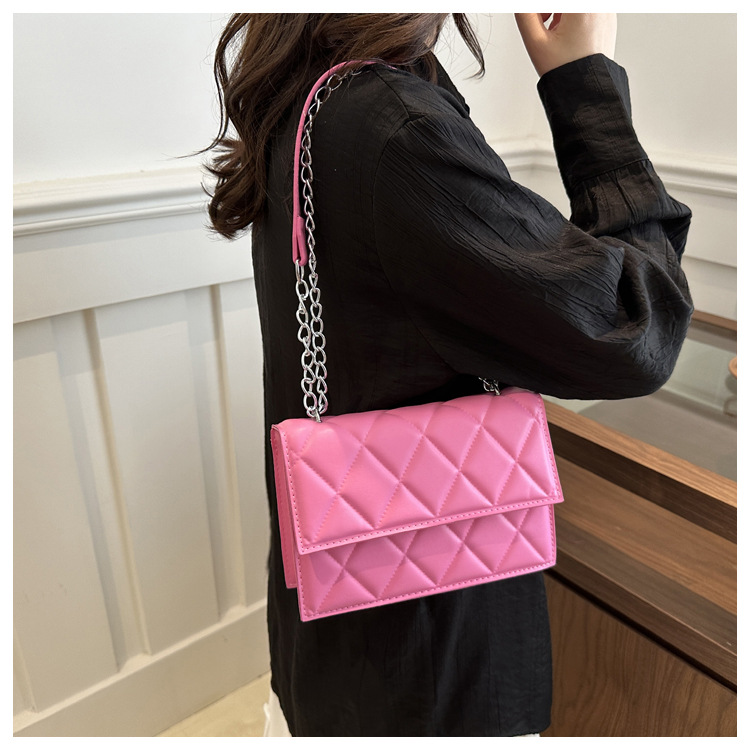 The 2024 autumn new French niche design chain small square bag, a fashionable macaron color single-shoulder crossbody bag undefined