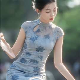 新中式收腰改良旗袍女2026夏季清新优雅风蓝色新款明媚漂亮连衣裙