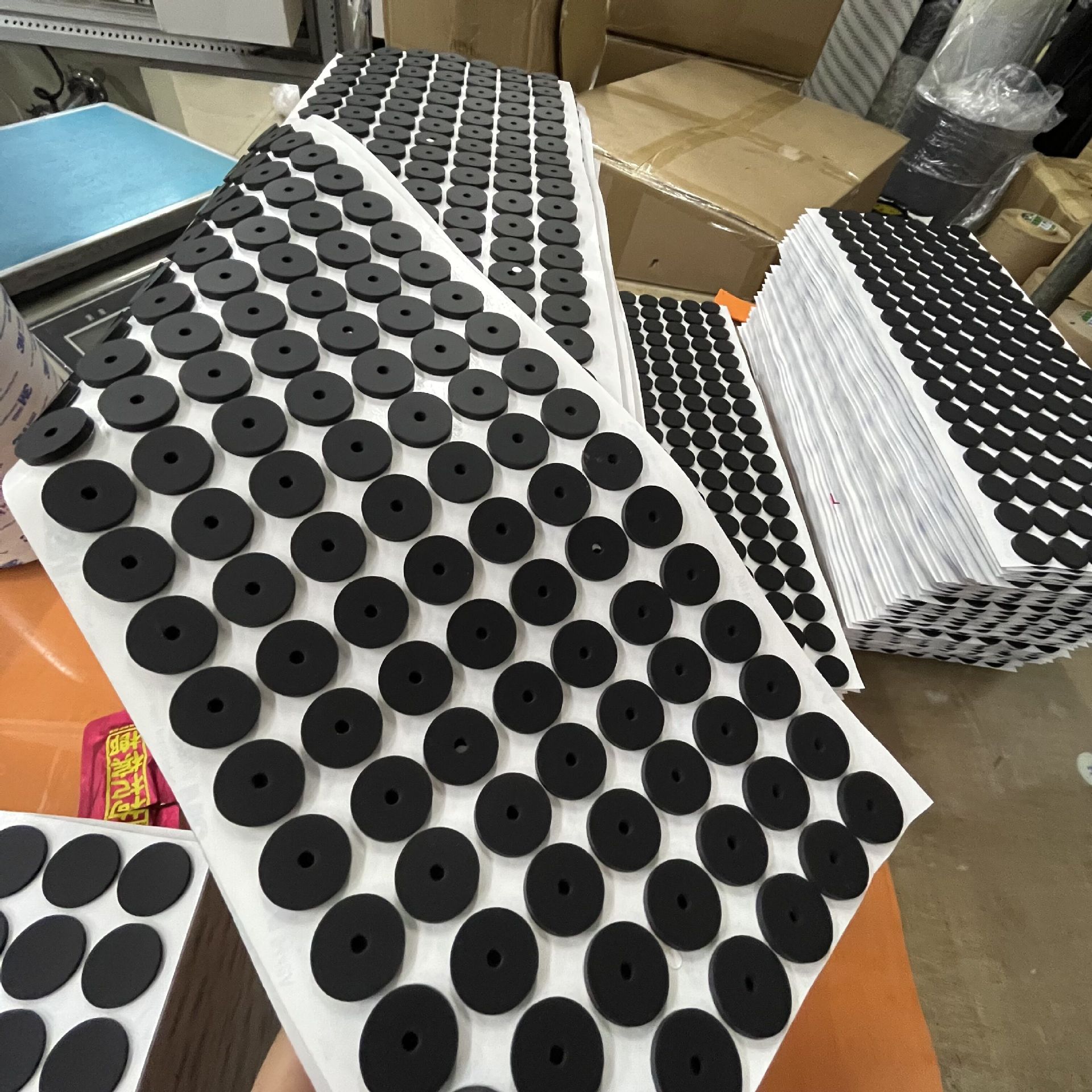 黑色圆形自粘硅胶垫底座挂钩防滑垫片脚垫竹木硅胶垫片灰色硅胶密