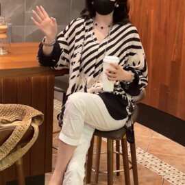 52348现货新款真丝弹力双乔上衣定位印花黑白撞色拼接真丝乔精致T
