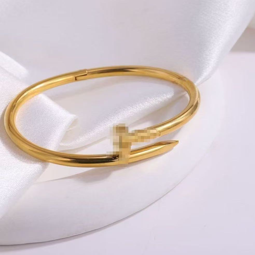 골드 네일 팔찌