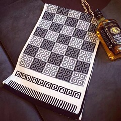 欧米のシンプルなウールのニットの男性の格子の回字の紋様の白黒の秋冬の保温保護のマフラーの長いタイプ