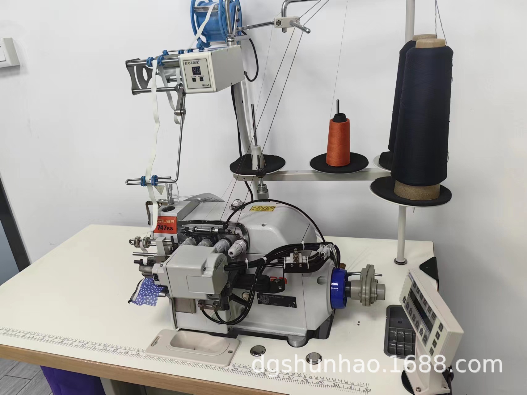 Marca al por mayor nuevo Taiwán Flecha de plata 747K automática máquina de banda de goma ropa interior traje de baño cintura máquina de coser