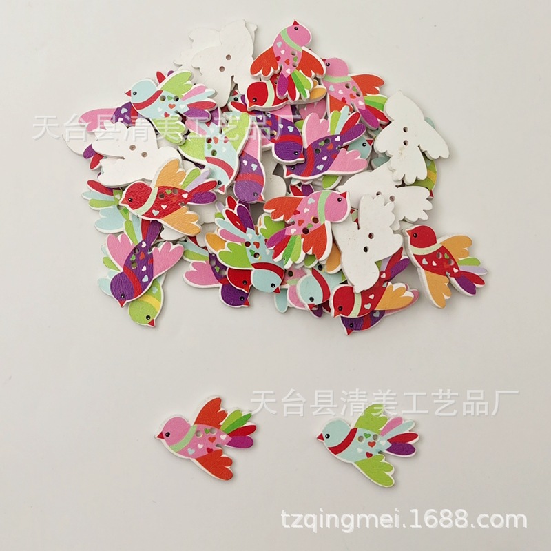 35*28mm accesorios de ropa botones de madera dibujos animados color madera amor pájaro material de bricolaje 50 por paquete