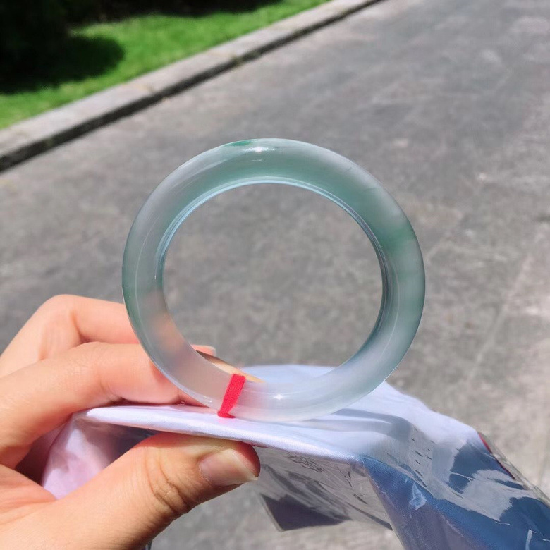 Naravna burmanska zapestnica iz žada tipa A Zapestnica iz žada_voghion.com