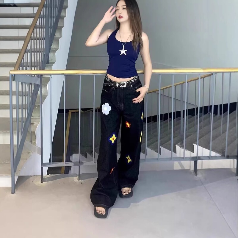 American-Style Spicy Retro Original Color Floral Embroidery Scimitar Jeans for Women 2026 Autumn New Loose Wide-Leg Pants American-Style Spicy Retro Original Color Floral Embroidery Scimitar Jeans for Women 2026 Autumn New Loose Wide-Leg Pants