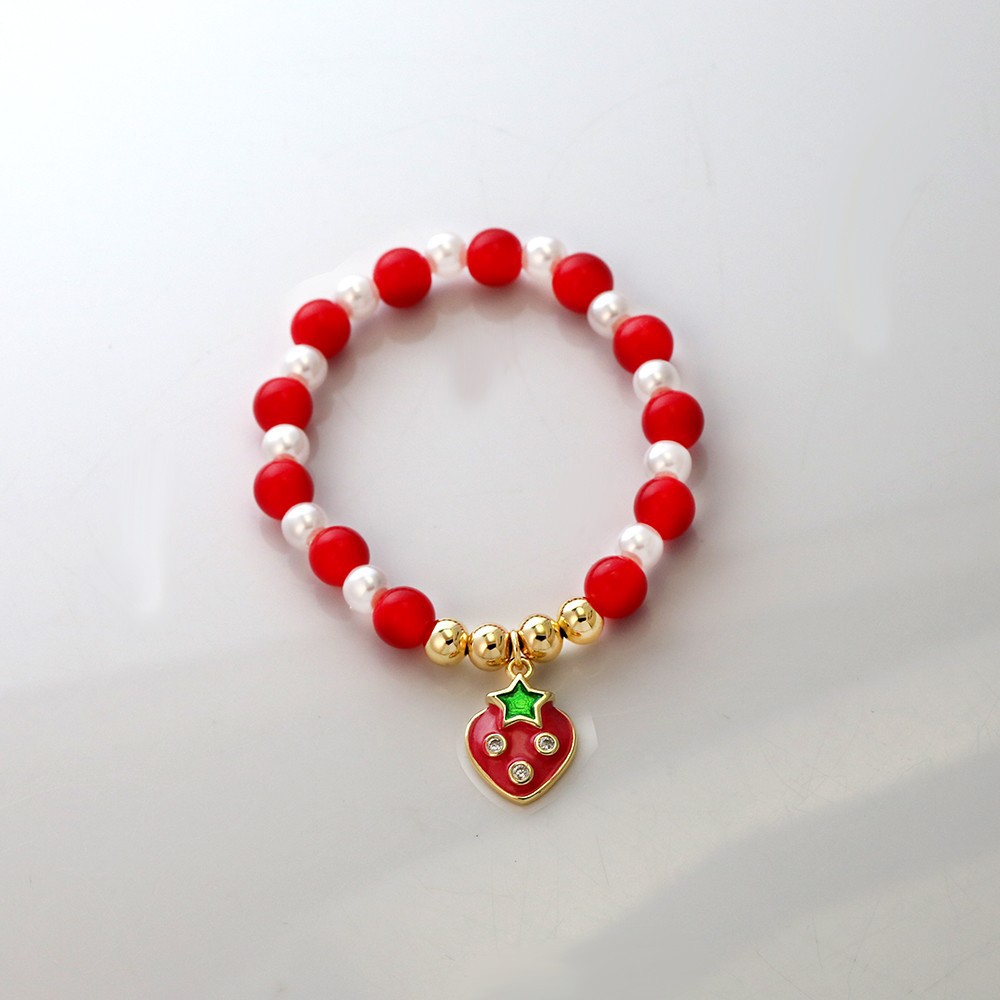 Pulsera con labios, perla y fresa esmaltados