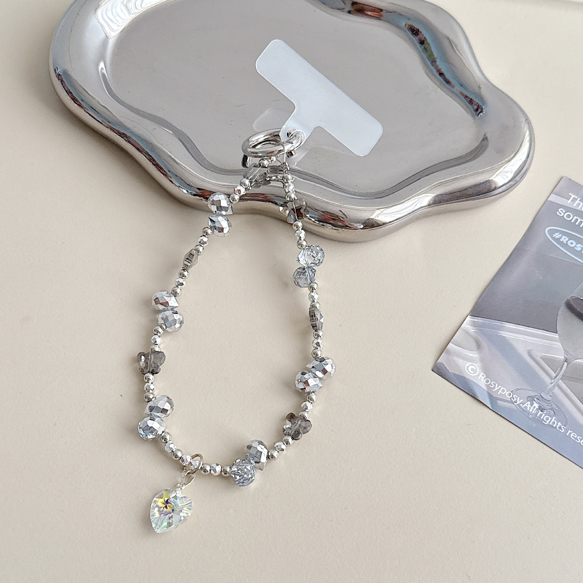 Boutique hecho a mano de alta gama teléfono móvil cadena colgante mujer ins fresa mariposa amor colgante moda teléfono móvil cadena colgante corto