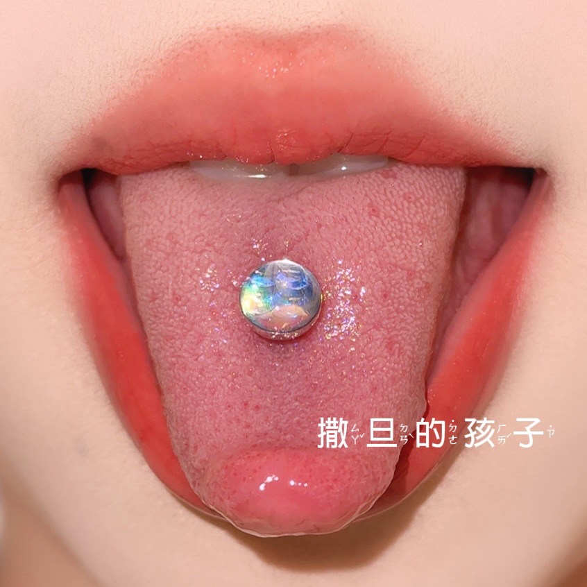 16G labret stud size and finish detail