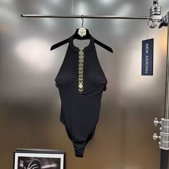 柚子mm2025年夏に首を掛けた丸首の袖なしの鉄の輪が色の一体の胸のクッションにぶつかって腰を収めてやせているワンピースのベストを現します。