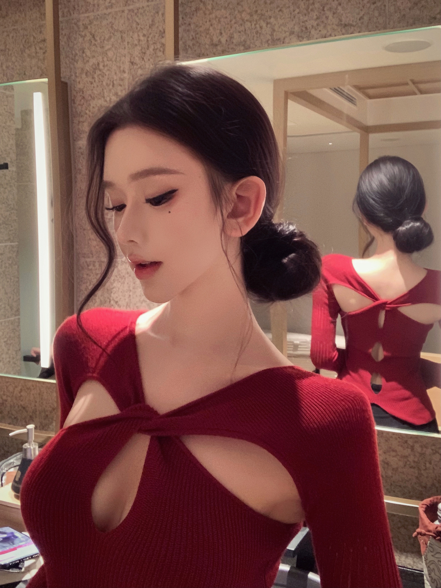 양면 의상 매운 여자 꼬임 펀칭 긴팔 니트 여자 봄 슬림 디자인 감각 순수한