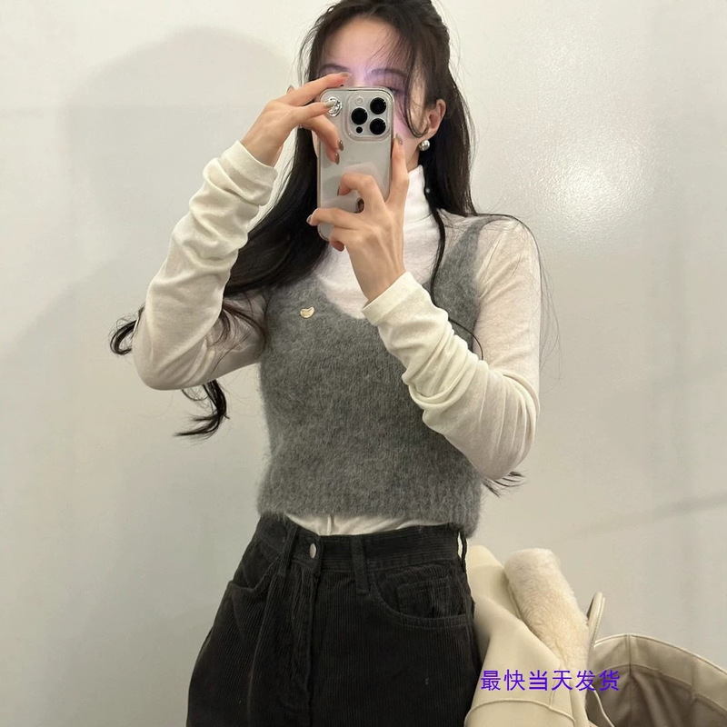 Korean ins early autumn layered V-neck faux mink fur camisole sweater for women 2026 autumn/winter knitted outer vest Korean ins early autumn layered V-neck faux mink fur camisole sweater for women 2026 autumn/winter knitted outer vest