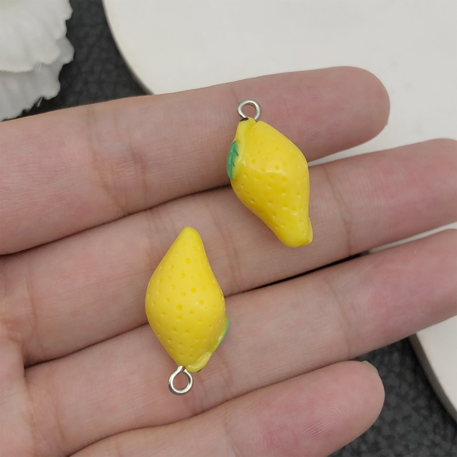 17068-黄色树脂水果柠檬13x22-1.5g-0.35平