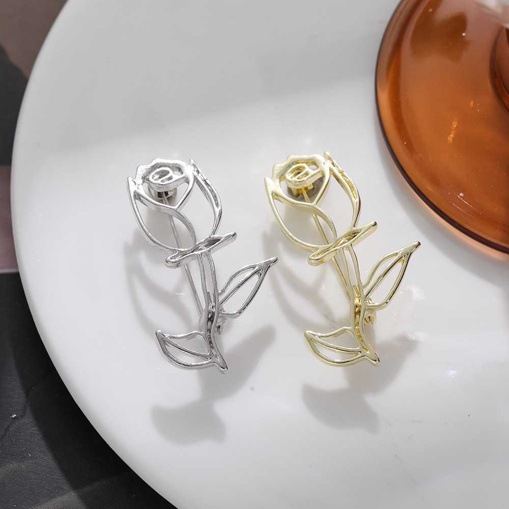 Simple fashion hollow high-grade rose brooch female personality temperament coat cardigan corsage exquisite pin