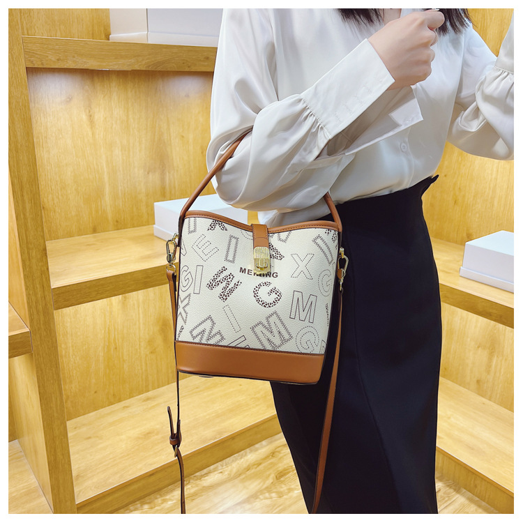 Borsa a tracolla monospalla classica versatile di vendita calda da donna 2023 con lettera stampata nuova_voghion.com
