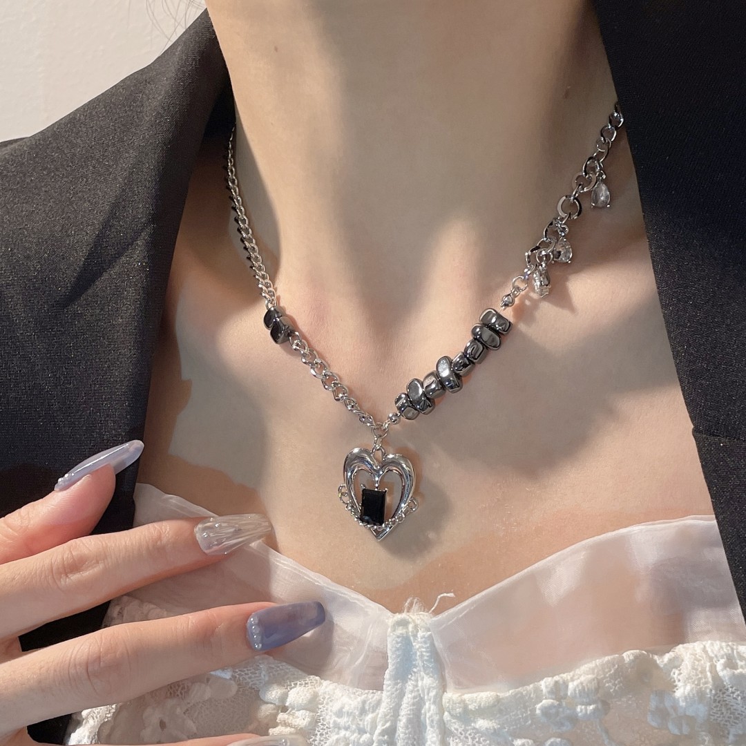 Retro Heart Shape Titanium Steel Plating Pendant Necklace 1 Piece