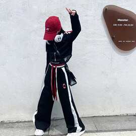 女童时髦休闲套装2026秋季新款儿童洋气短款卫衣开衫阔腿裤两件套