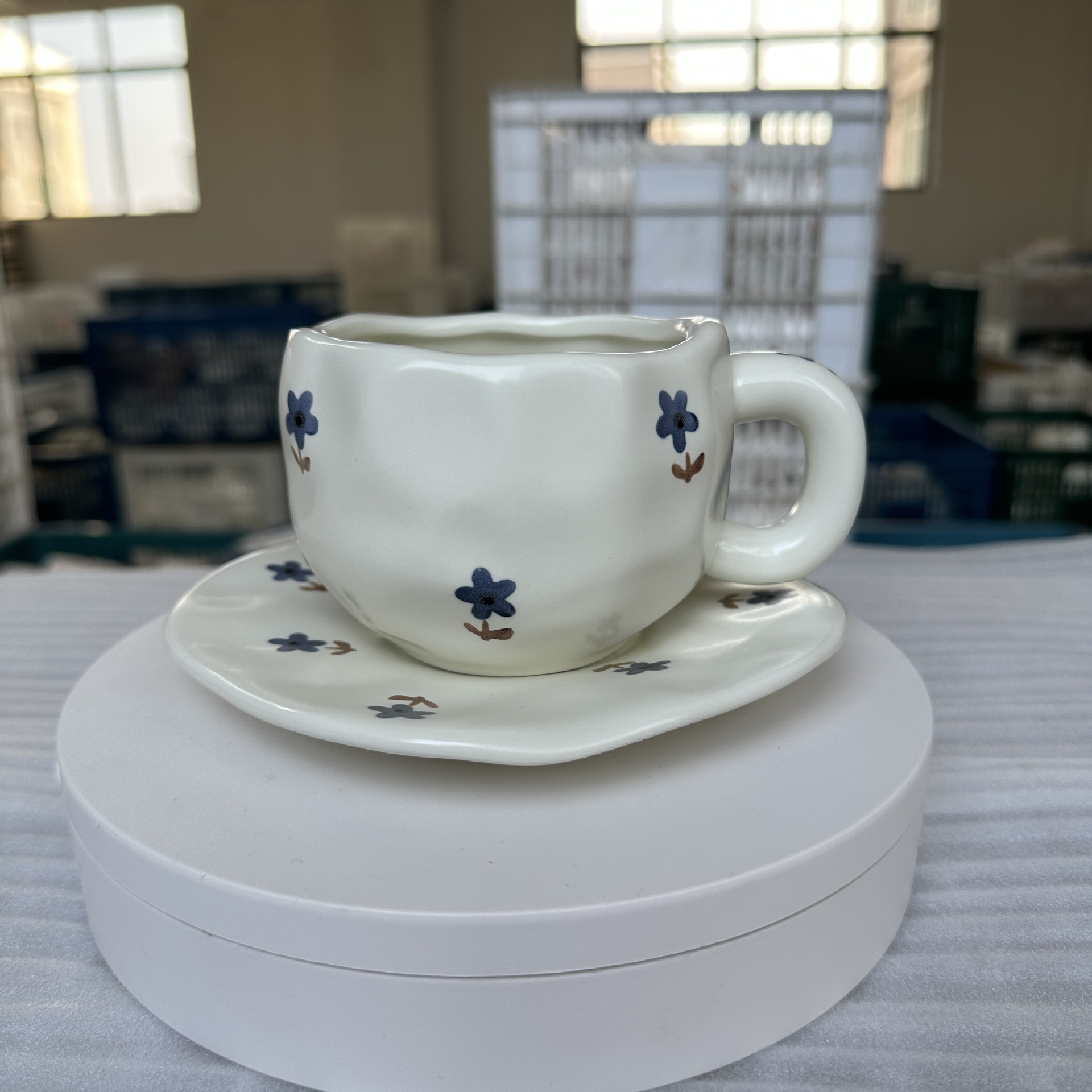 Tazas y platos de cerámica de flores retro de estilo coreano, tazas y platos de café irregular pellizcado a mano, tazas y platos de té de la tarde