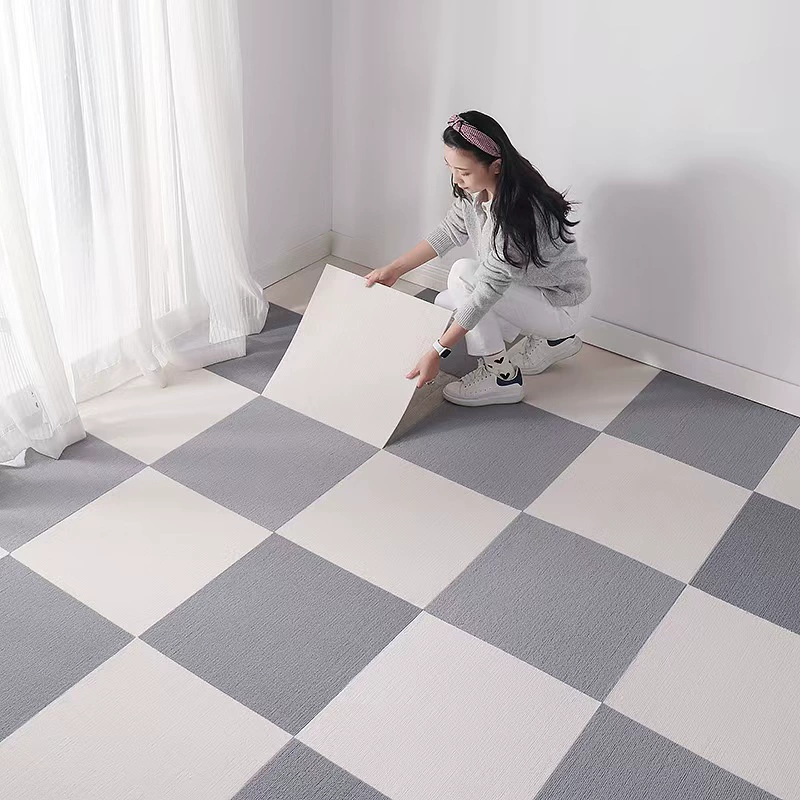 Самоклеящиеся ковровые плитки для офиса, коммерческие напольные покрытия с полным покрытием, прямая укладка ковровых покрытий на цементные полы больших площадей.