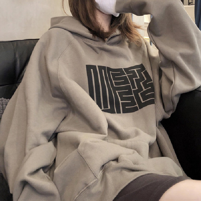 レトロなベルベットの女性2024秋冬の新しい韓国版の学生プリントと帽子のゆるいコートの女性の潮