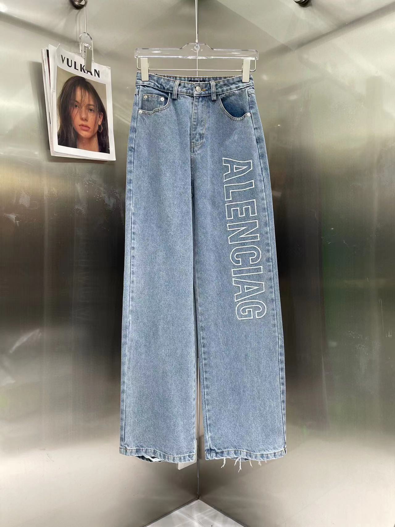 Burnt-out Technology Loose Straight-leg Jeans 2